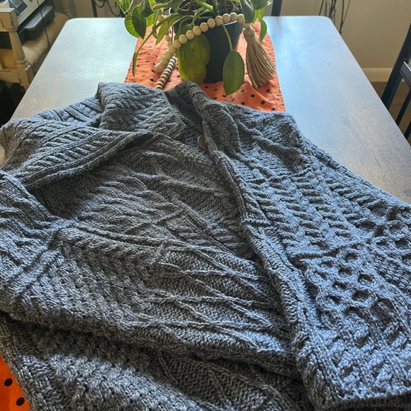 100% Merino Wool, made in Ireland, Shannon Woolen Mills Blue One Button Cardigan - Picture 4 of 7